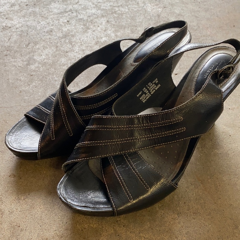 Women’s Black Clark’s Artisan Dress Shoes